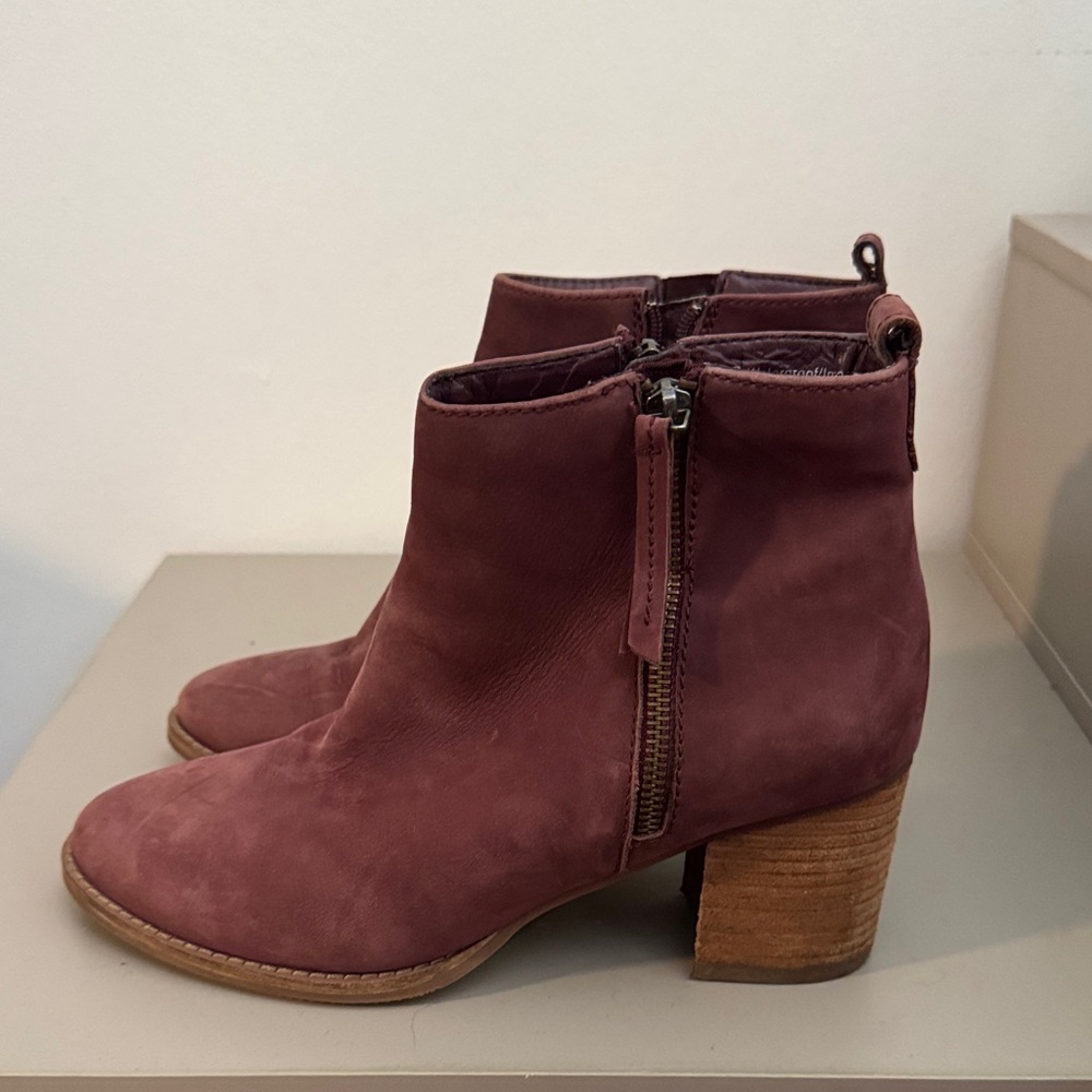 Blondo Women's waterproof Suede Ankle Boots - Burgundy